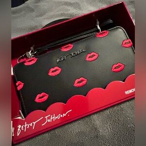 BETSEY JOHNSON AUTHENTIC LONG WALLET W/ WRISTLET, NWT/NEW-IN-PLASTIC, 2-PC SET!